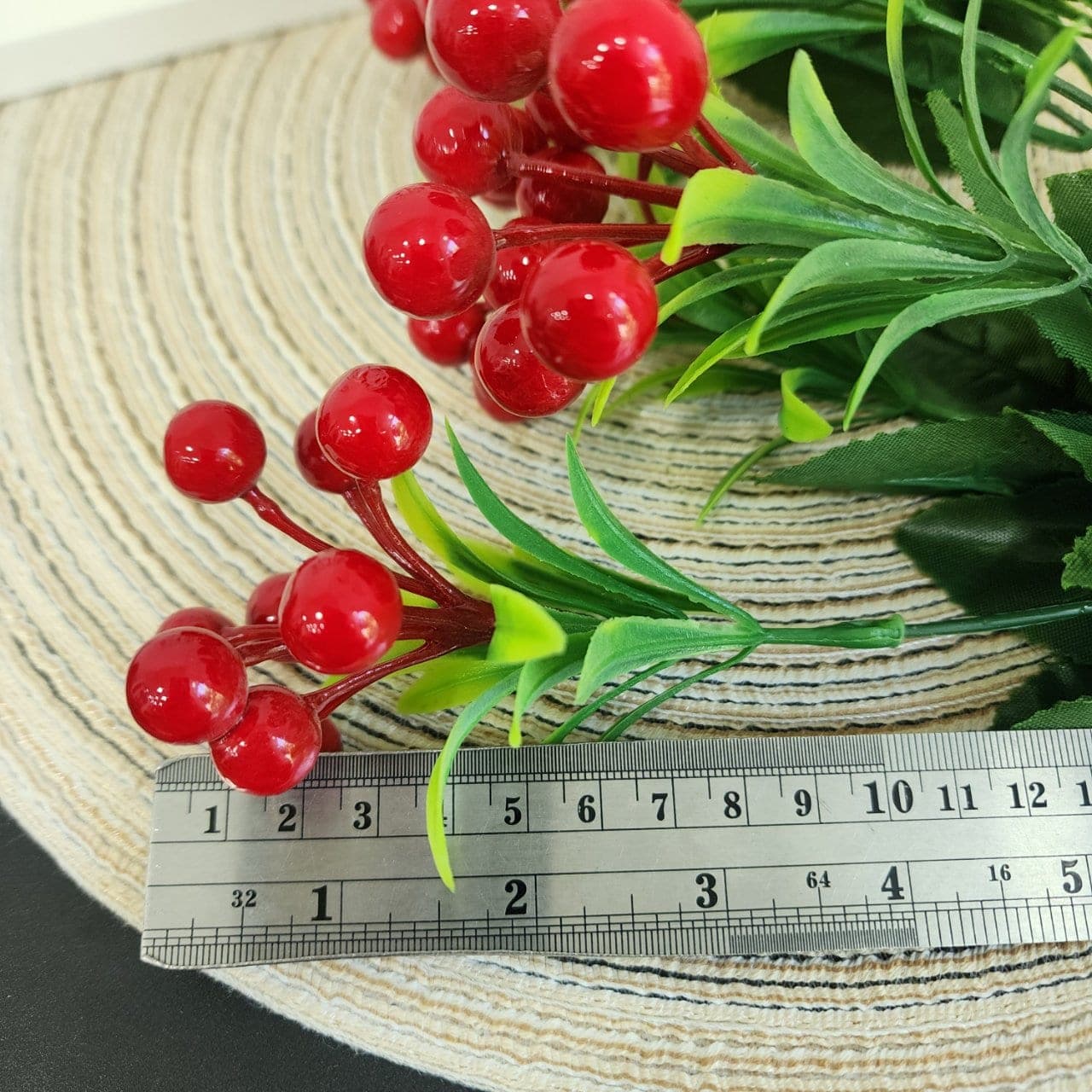 เบอรี่ (RF15), Berry cluster — rounded fruit clustered for warm, autumnal weight.
