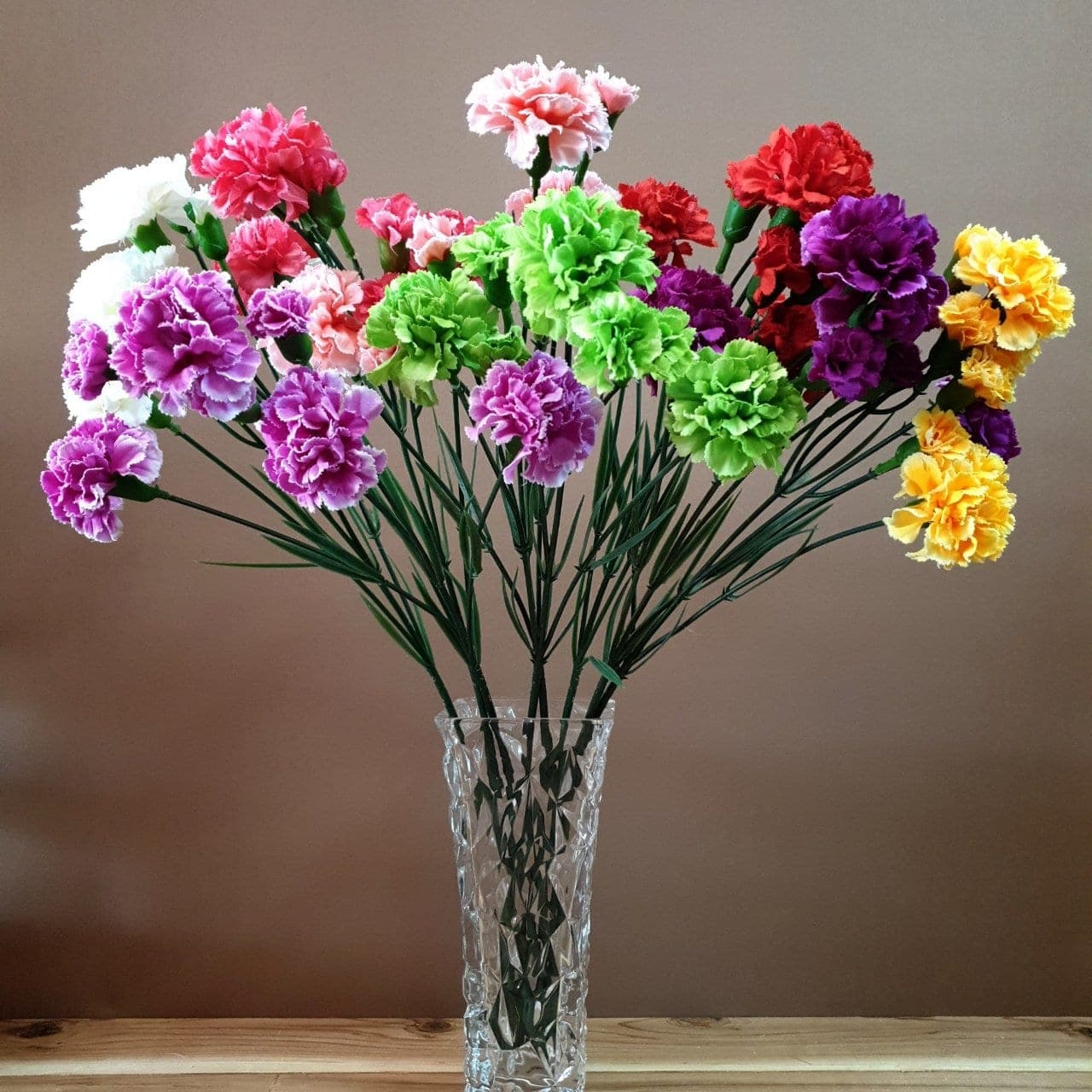 สเปรย์คาร์เนชั่นช่อยาวNo.2 (P398), Carnation — fringed petals layered into a tight, even crown.