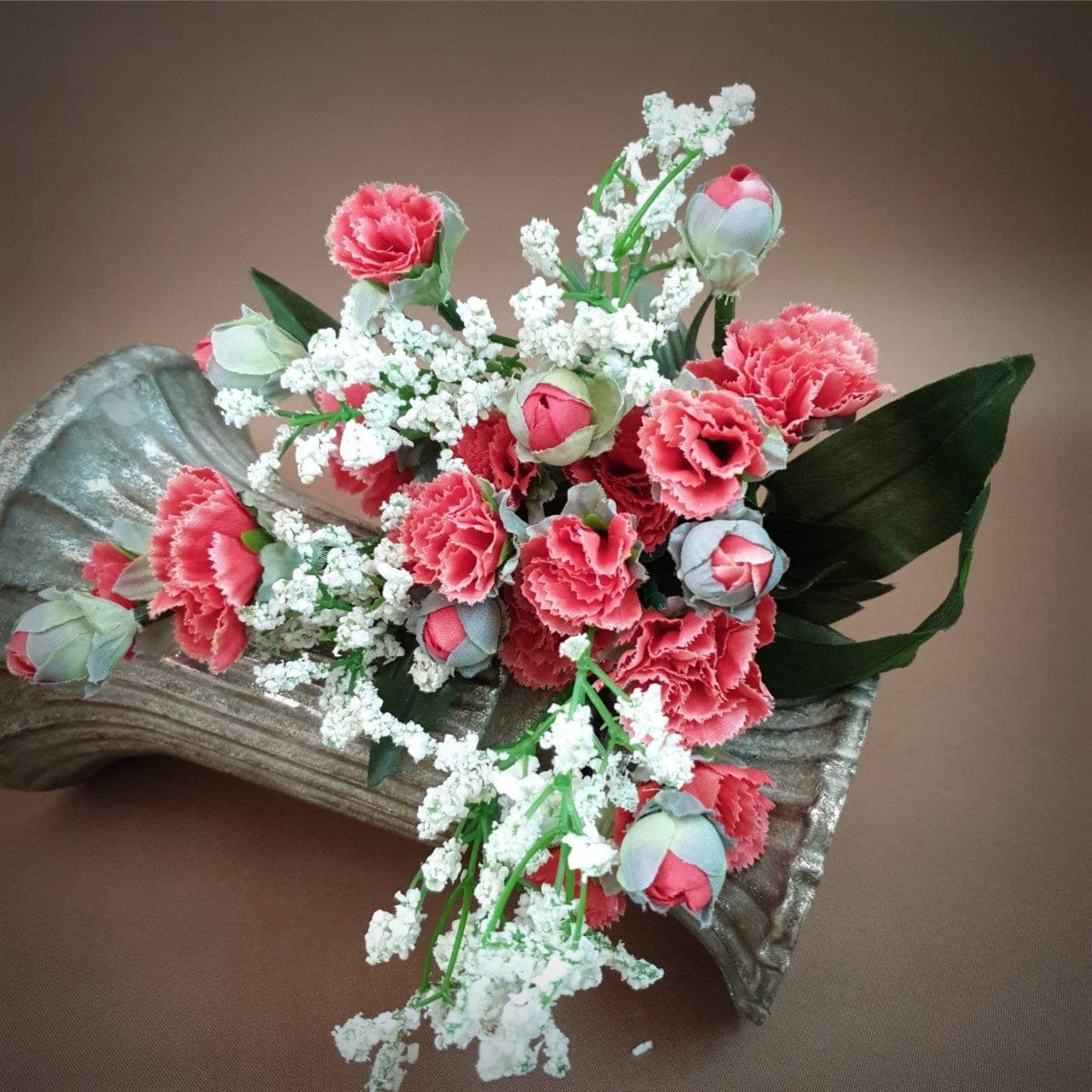 บูเก้สเปร์ยคาร์เนชั่น (P60), A bouquet of carnation — fringed petals layered into a tight, even crown.
