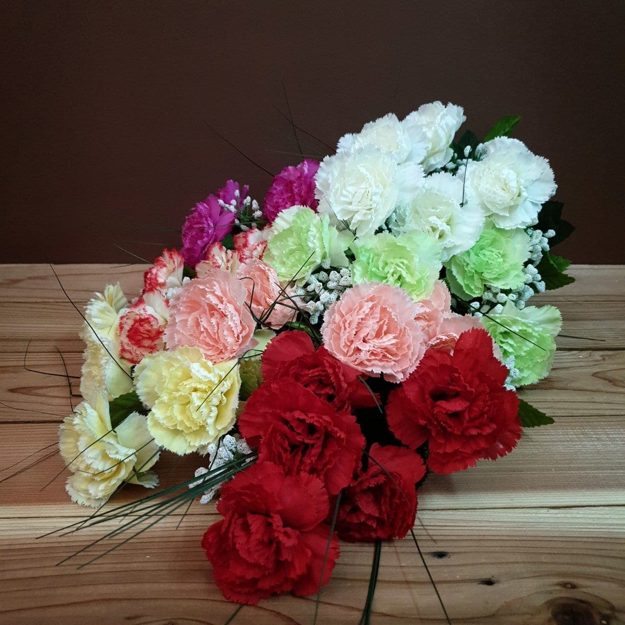 บูเก้คาร์เนชั่น no.3 5ดอก (XMLLT5B), A bouquet of carnation (5 blooms) — fringed petals layered into a tight, even crown.
