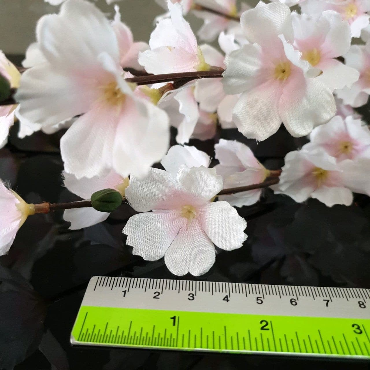ซากุระฟูจิ 9 กิ่ง (P366), Cherry blossom (9 branches) — delicate florets that lend movement to a tall, branching stem.