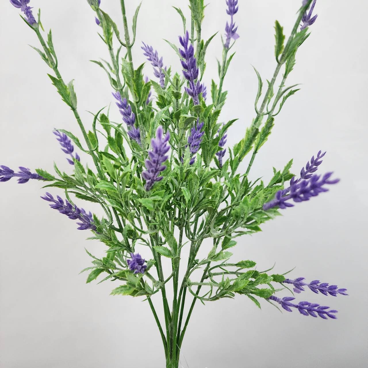 บูเก้ลาเวนเดอร์ (BK39), A bouquet of lavender — fine purple florets on long stems for a soft, garden-scented note.