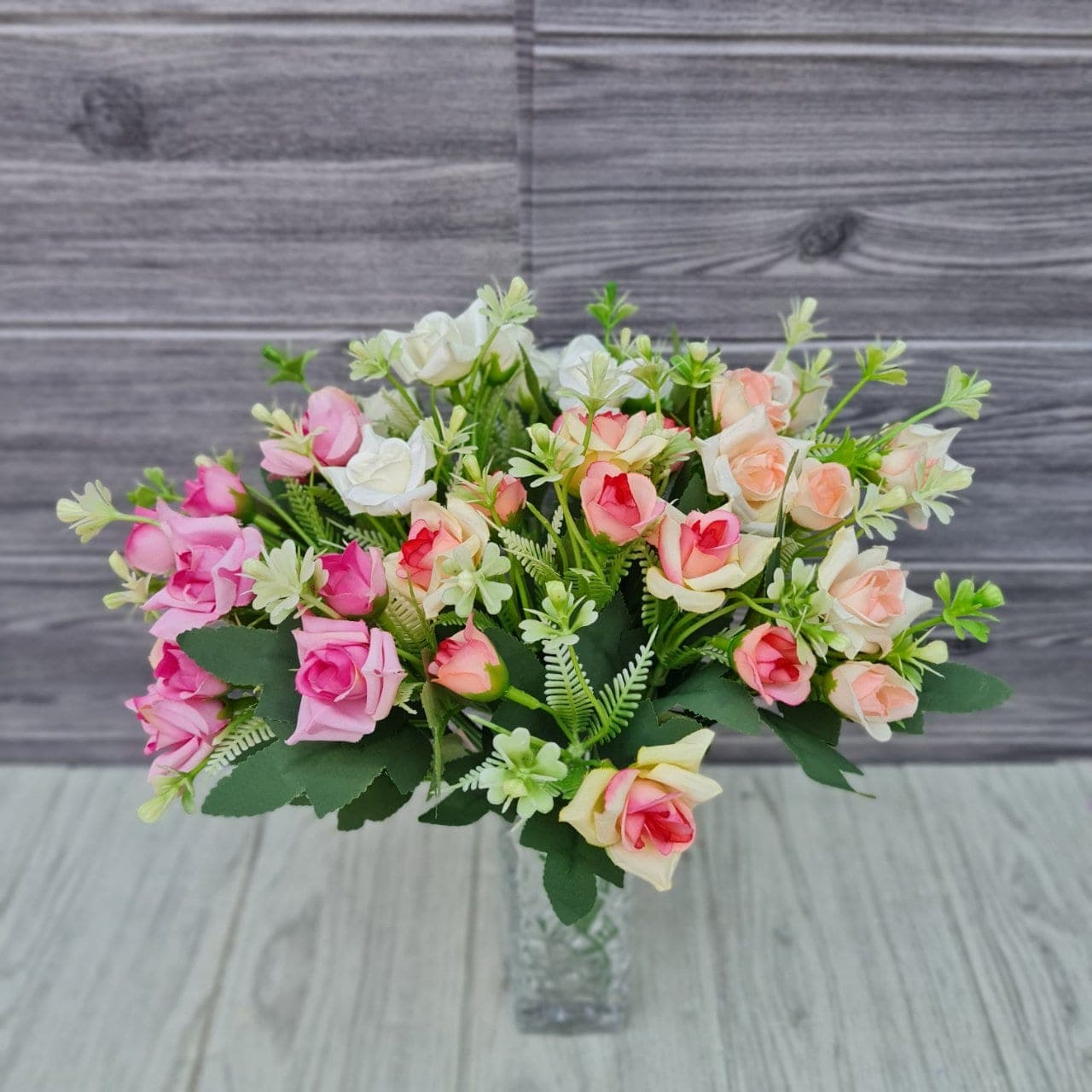 กุหลาบแซม (CJ37), Rose — a sculpted bloom with a sturdy stem and full, even profile.