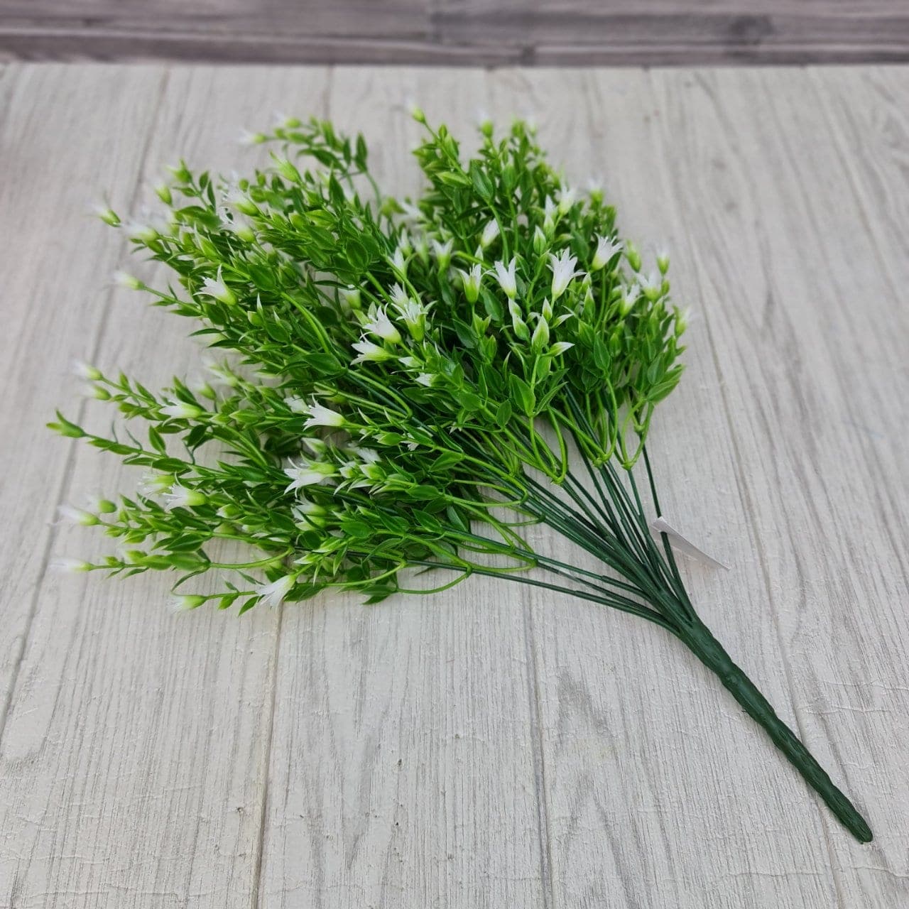 แซมดอกแก้ว 18กิ่ง (DY11), Filler accent (18 branches) — small scattered blooms that pace the gaps between focal flowers.