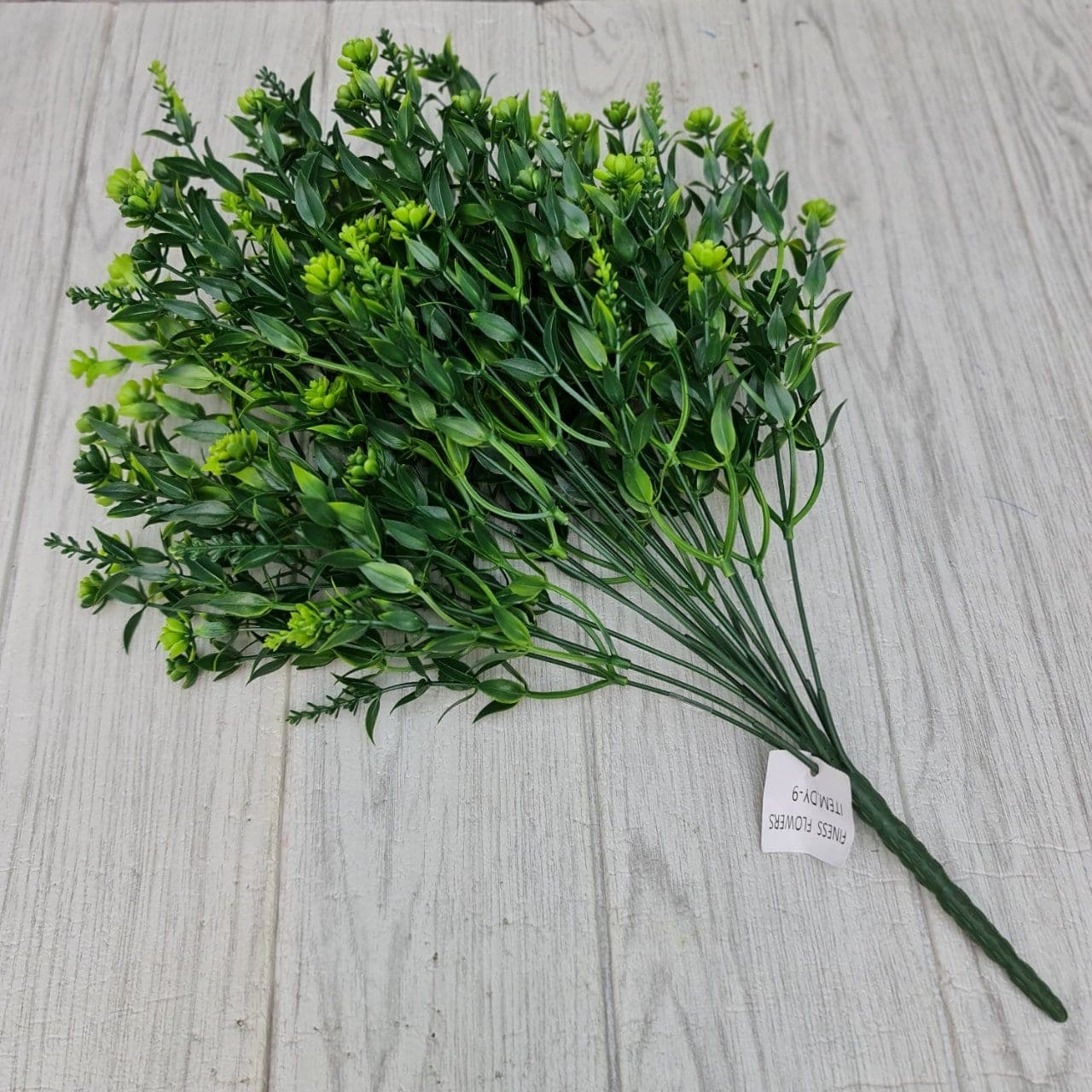 แซมสุดคุ้ม 18กิ่ง (DY9), Filler accent (18 branches) — a connective filler that gives a bouquet drape and air.