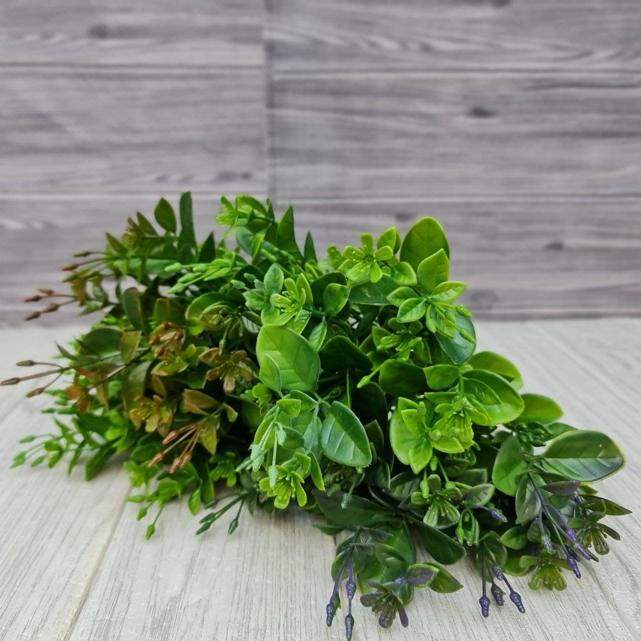 ช่อแซม 5กิ่ง (HE60), A spray of filler accent (5 branches) — small scattered blooms that pace the gaps between focal flowers.