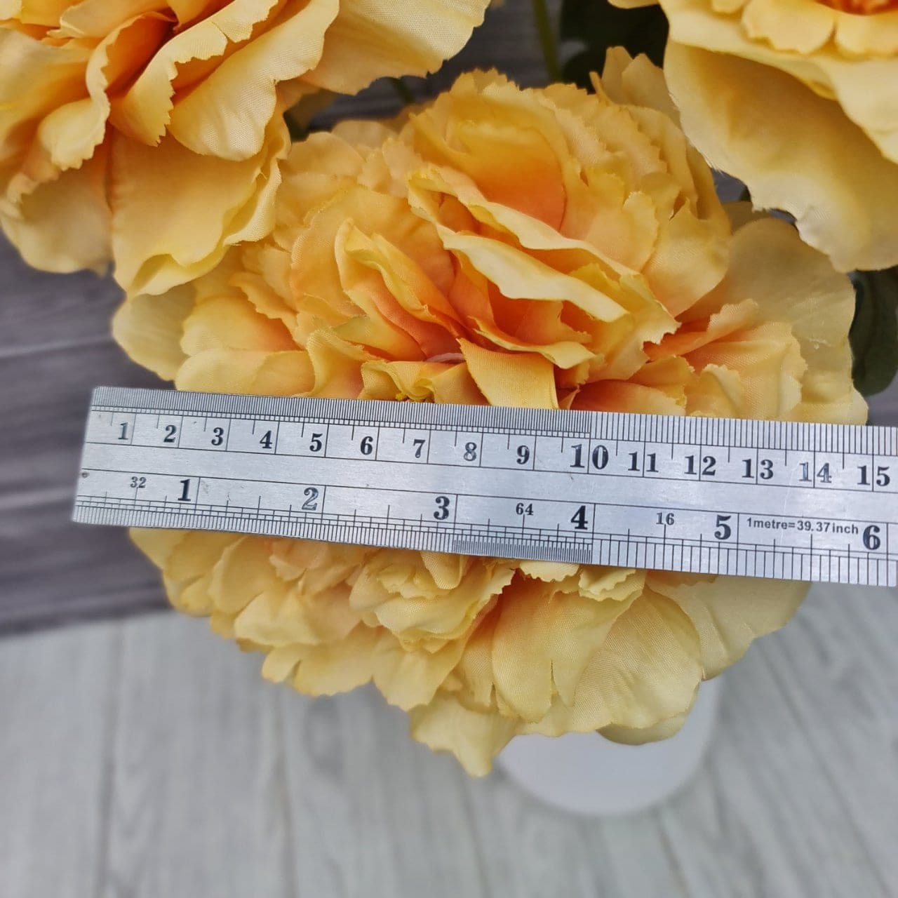 โบตั๋น 7ดอก (CV1), Peony (7 blooms) — ruffled, multi-layered petals in a full, romantic head.
