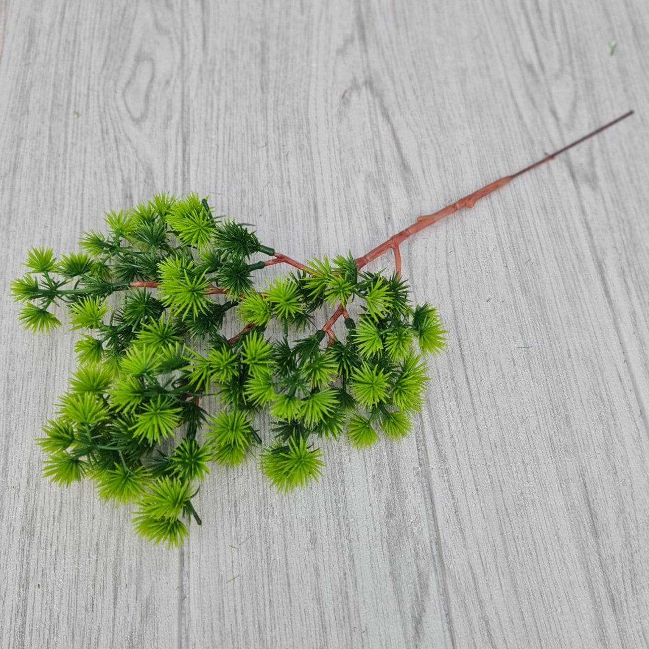 กิ่งสน (AP126), A branch of foliage — leaf and branch material that shapes and balances a floral mass.