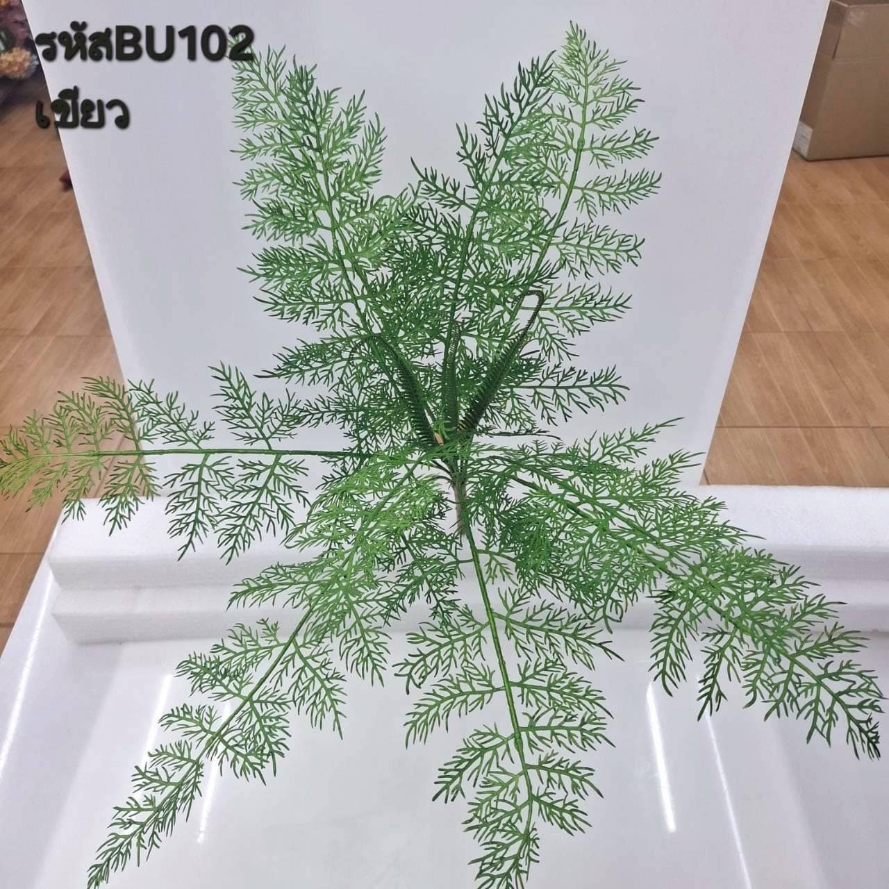 บูเก้เฟิร์น (BU10), A bouquet of fern — fine, frond-edged leaves that read as soft, shaded texture.