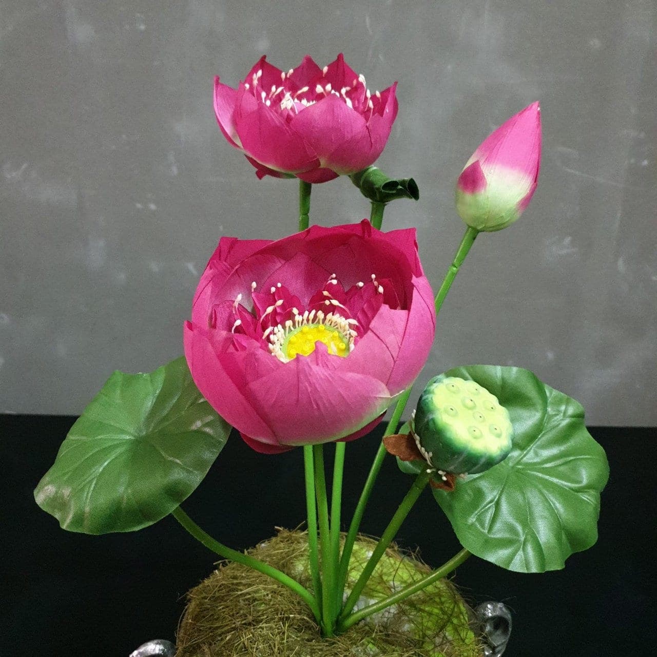 บูเก้บัวเบญจพร (P351), A bouquet of lotus — an open, soft-petalled form with a quiet, balanced rhythm.