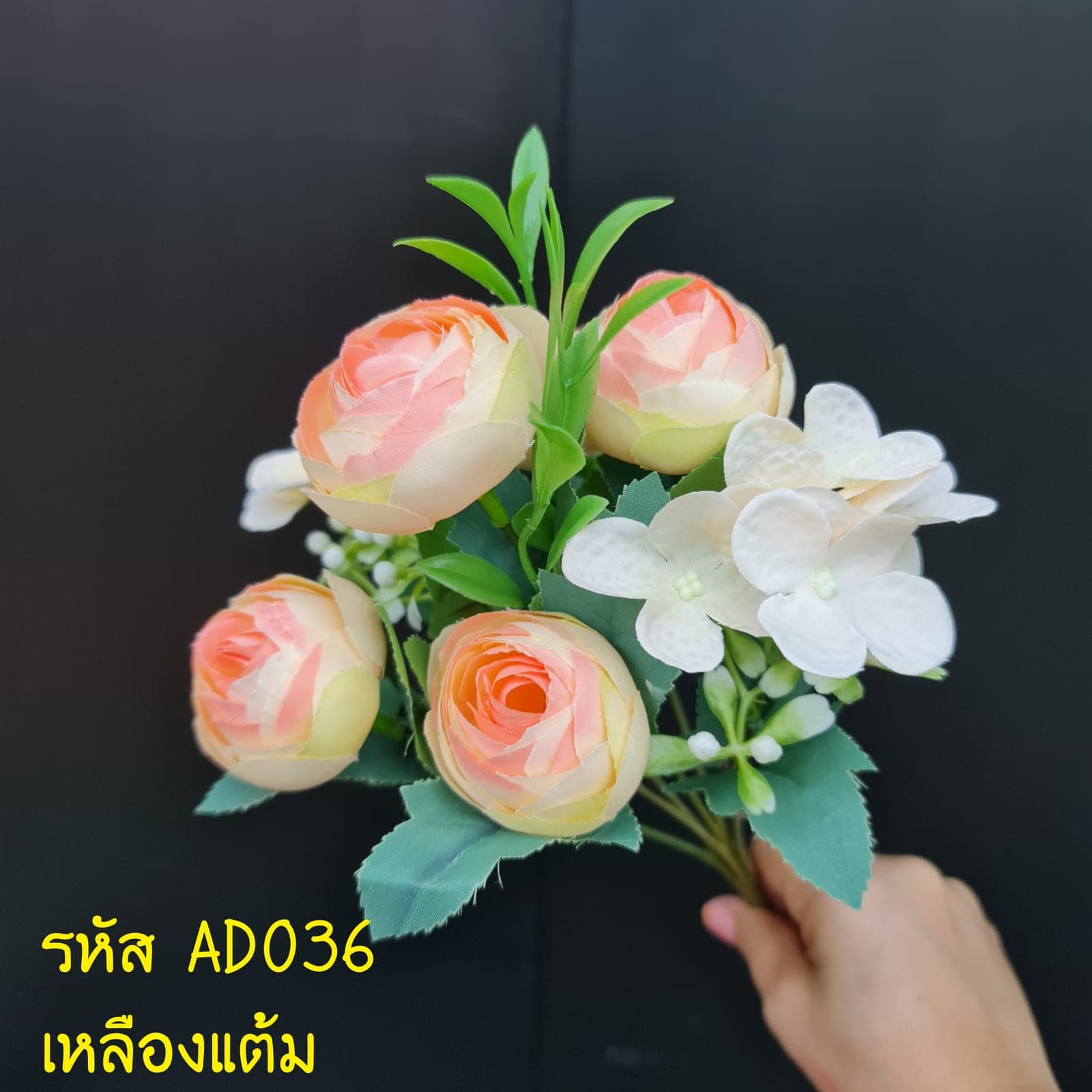 กุหลาบกลม (AD3), Rose — a sculpted bloom with a sturdy stem and full, even profile.