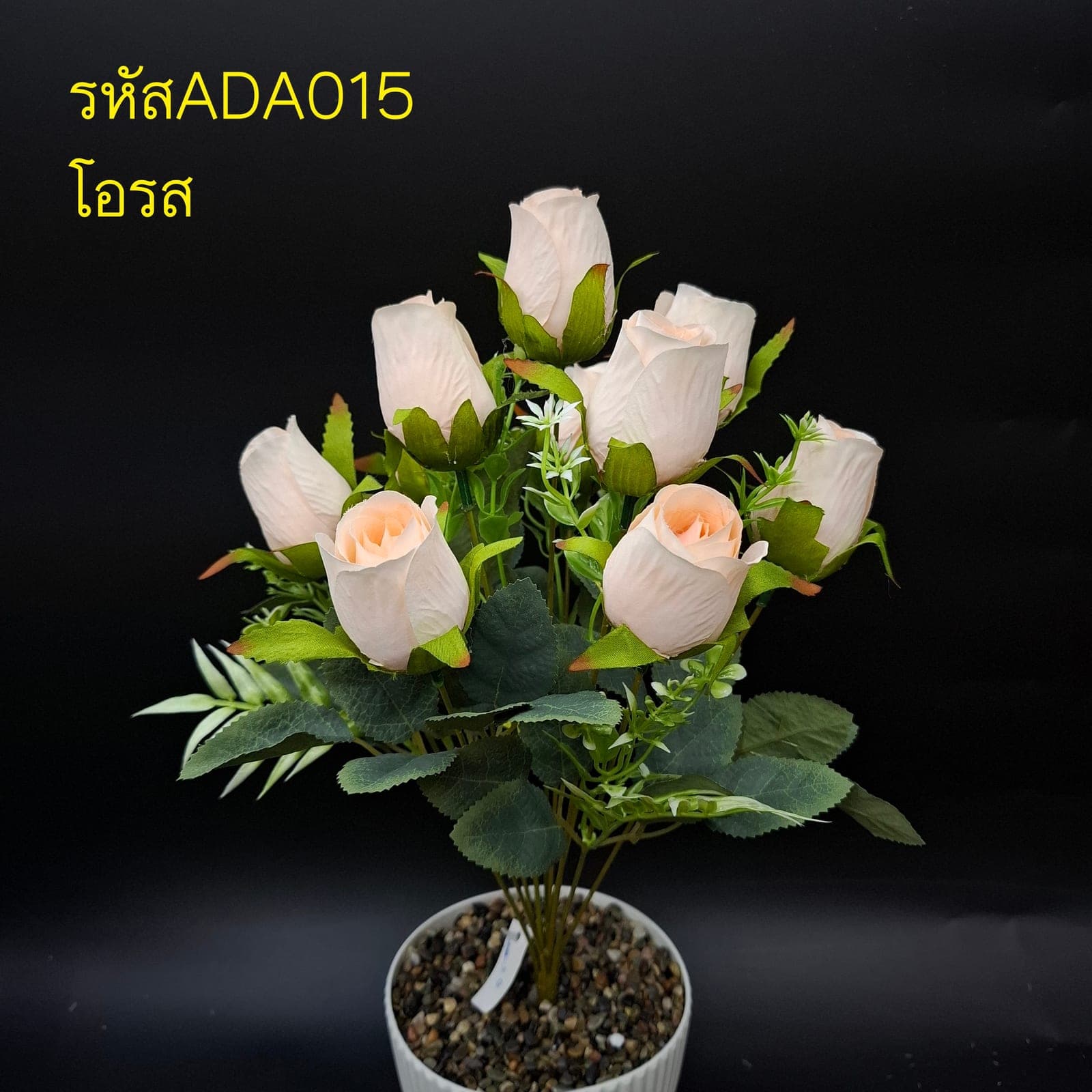 บูเก้กุหลาบตูม (ADA01), A bouquet of rose — a sculpted bloom with a sturdy stem and full, even profile.