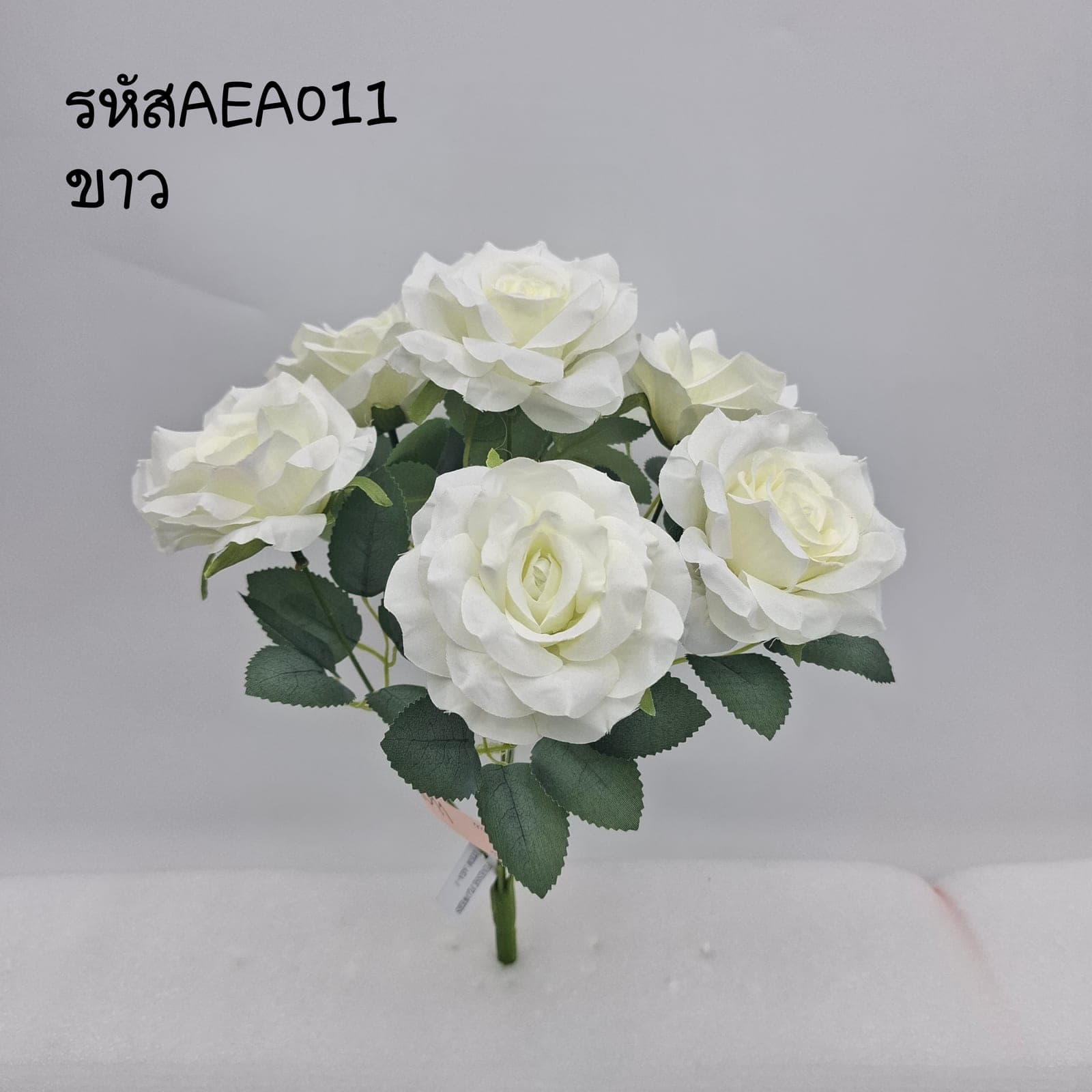 บูเก้กุหลาบ (AEA01), A bouquet of rose — graduated petal tones running from a deep heart to a softer edge.