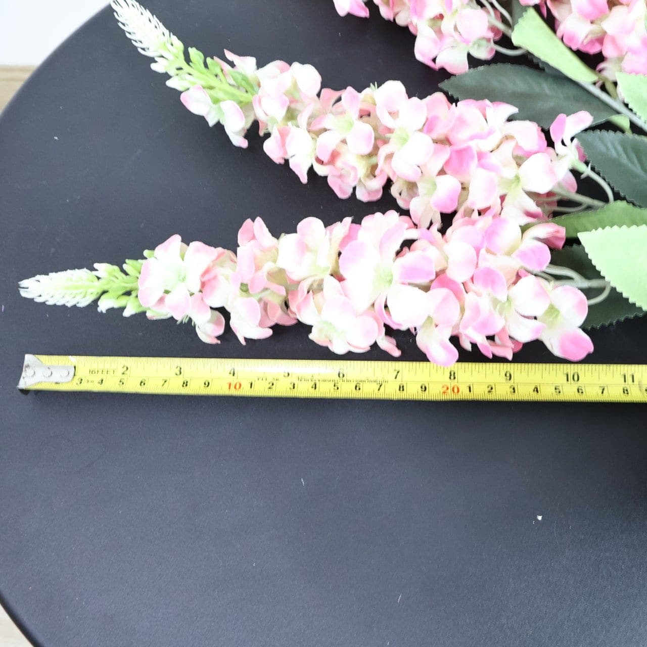 ไฮยาซิน (CE16), Hyacinth — a fleshy stem packed with starry florets in a single column.