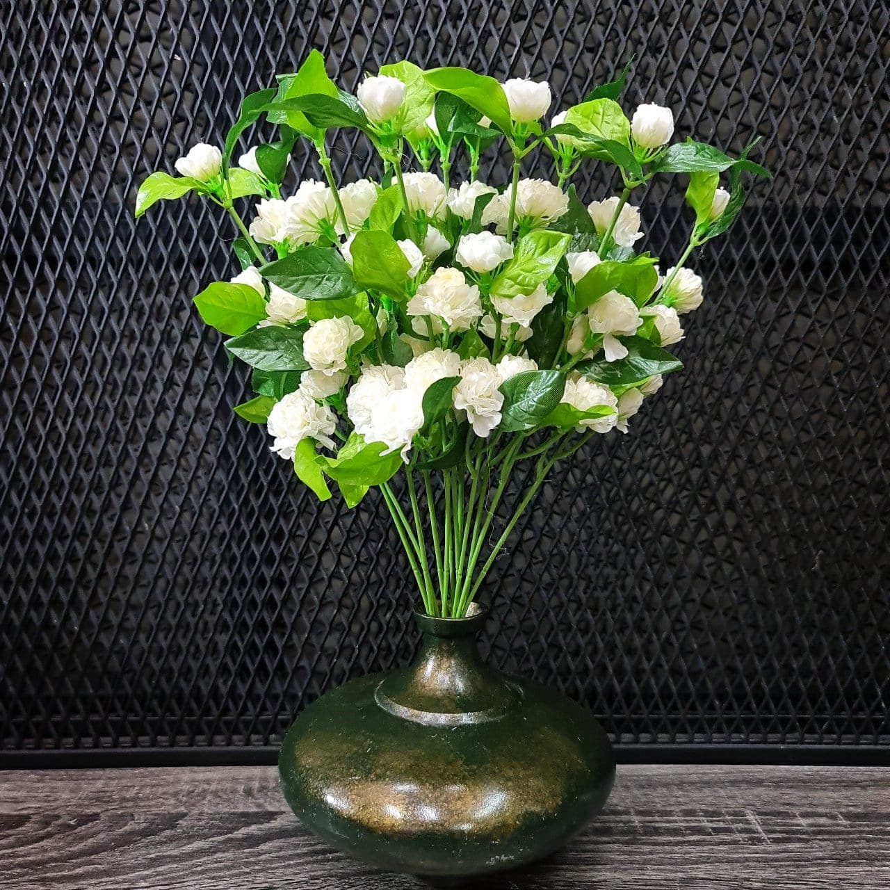 มะลิ no.3 7 ดอก (P278), Jasmine (7 blooms) — small, pure white flowers added for fine detail and a quiet Thai accent.