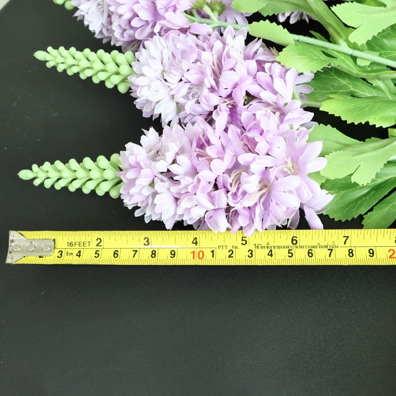 ไลทั่ม (CE15), Sculptural single stem — a tall stem with a defined silhouette built to anchor a tall vessel.