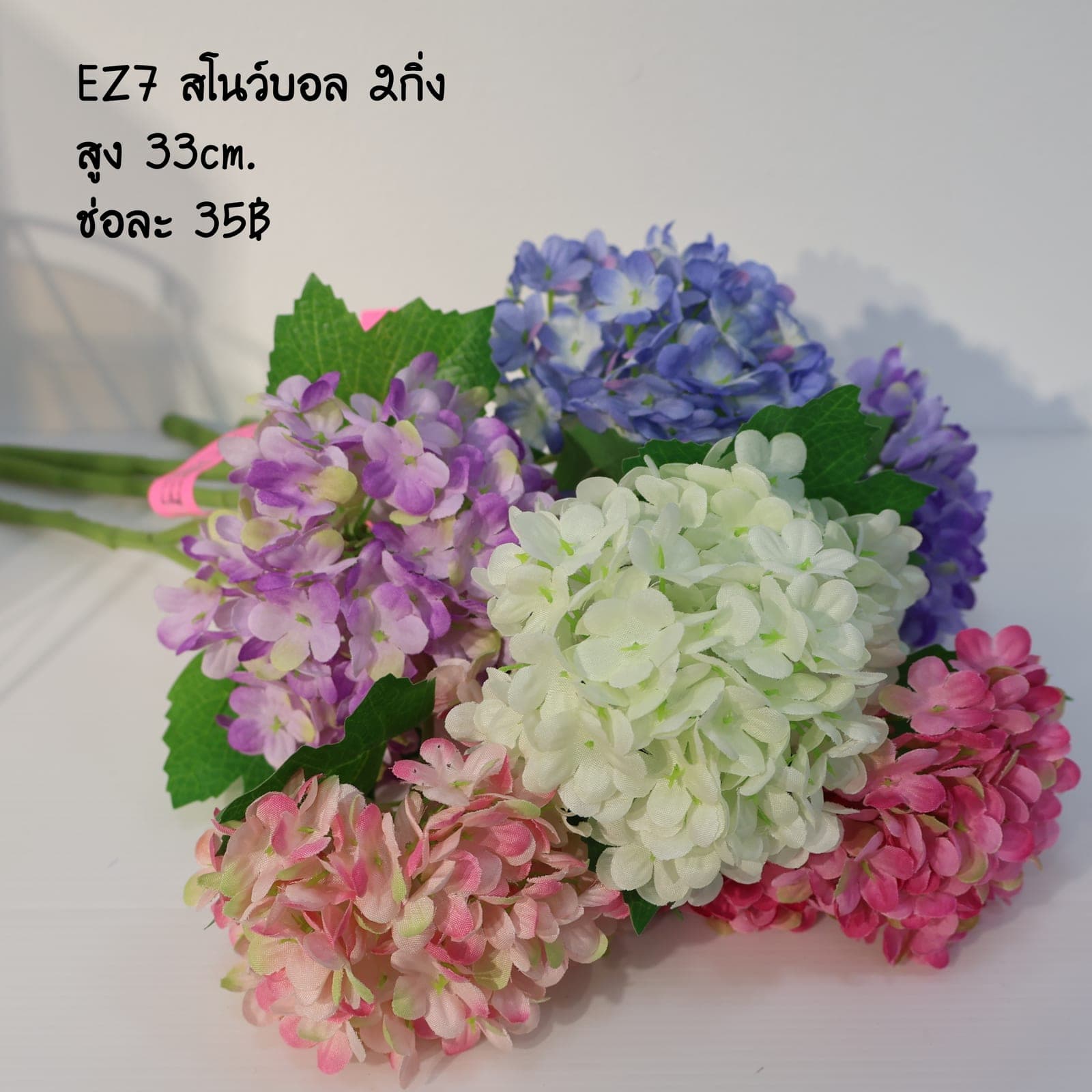 สโนว์บอล 2 กิ่ง (EZ07), Sculptural single stem (2 branches) — a tall stem with a defined silhouette built to anchor a tall vessel.