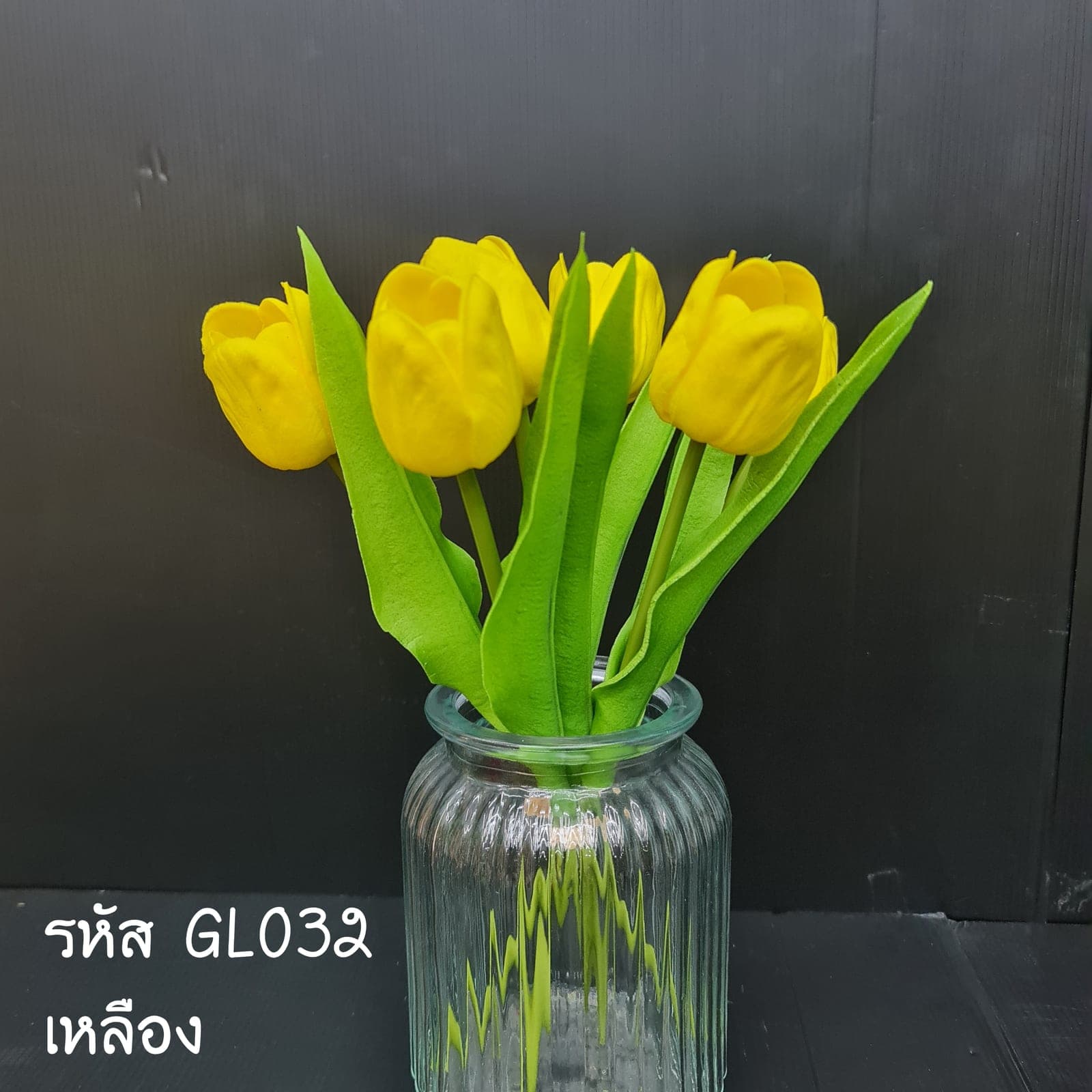 ทิวลิปโฟม (GL3), Tulip — cupped petals on lithe stems that move with an organic rhythm.