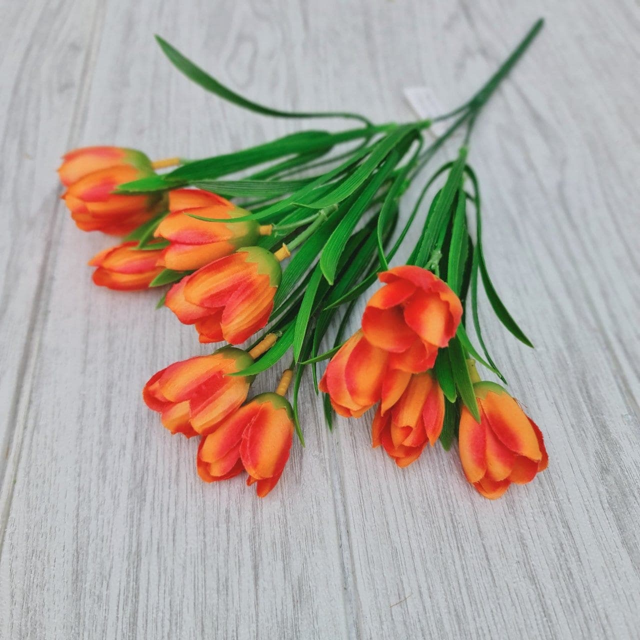 ทิวลิปเล็ก (HF96), Tulip — a tear-drop head on a fresh green stem for a clean, minimal line.