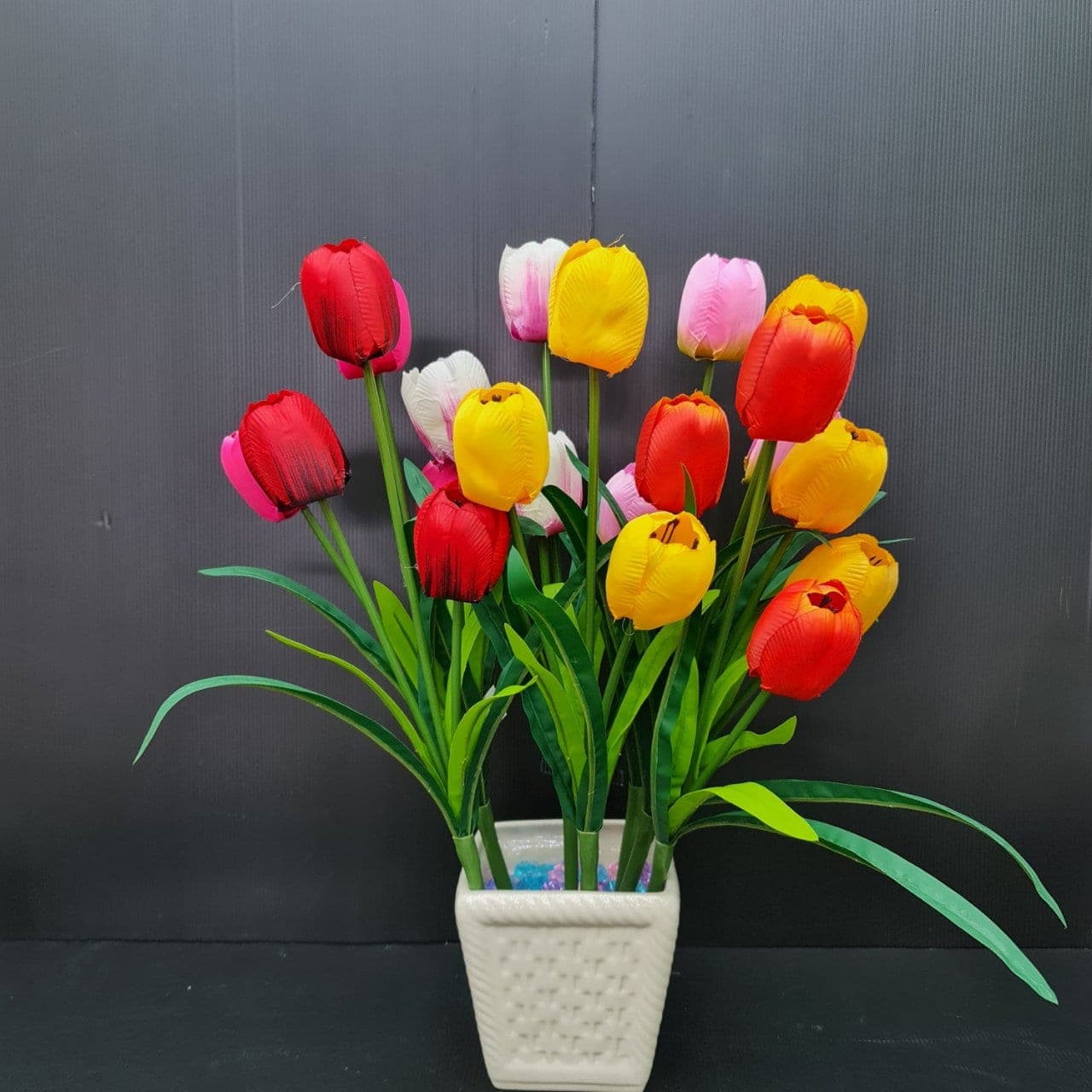 ทิวลิป3ดอก (NQ4), Tulip (3 blooms) — a tear-drop head on a fresh green stem for a clean, minimal line.