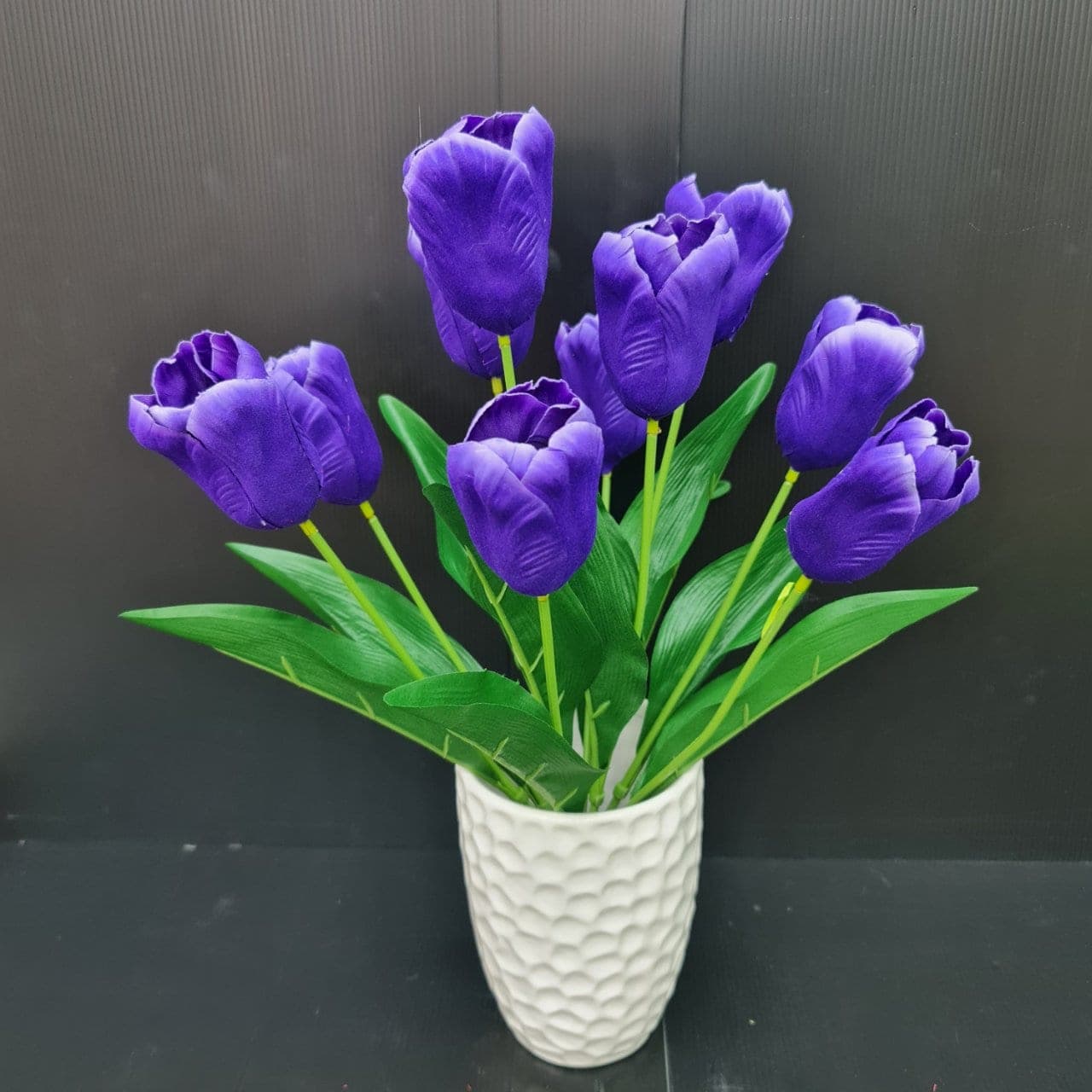 ทิวลิป10ดอก (X6LS06Q), Tulip (10 blooms) — cupped petals on lithe stems that move with an organic rhythm.